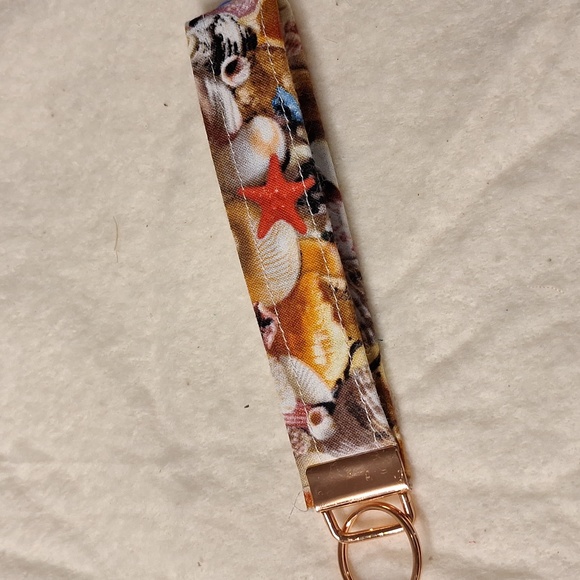 Seashell Pattern Key Holder - Picture 2 of 2